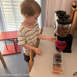 Unsere Kinder beim Frühstück